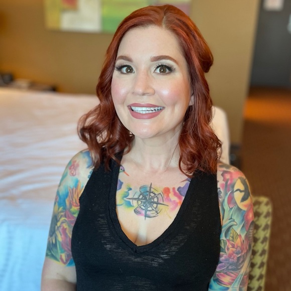 Meet your Posher, Janet - Picture 1 of 4